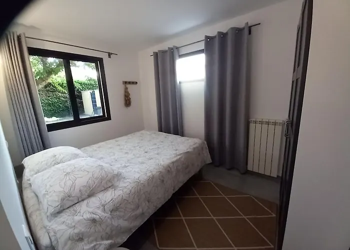Maison Confort Avec Jardin Pour 4 Personnes Buzignargues
